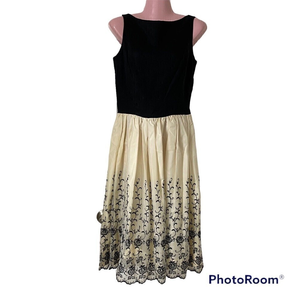 Vintage 60s Womens Dress Fit and Flared Black Ivory Embroidered Linen Sat